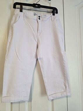 Womans  White Cotton Blend Capris - Classic Summer Style